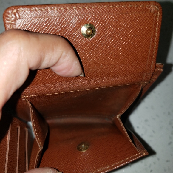 Louis Vuitton Wallet - Picture 10 of 16